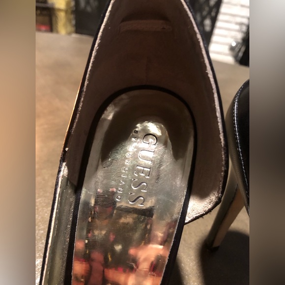 Guess - Picture 10 of 10